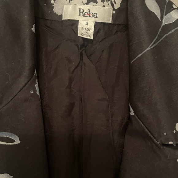 REBA Chic Floral Black & White Jacket Sz. 4 NWOT - Picture 13 of 15